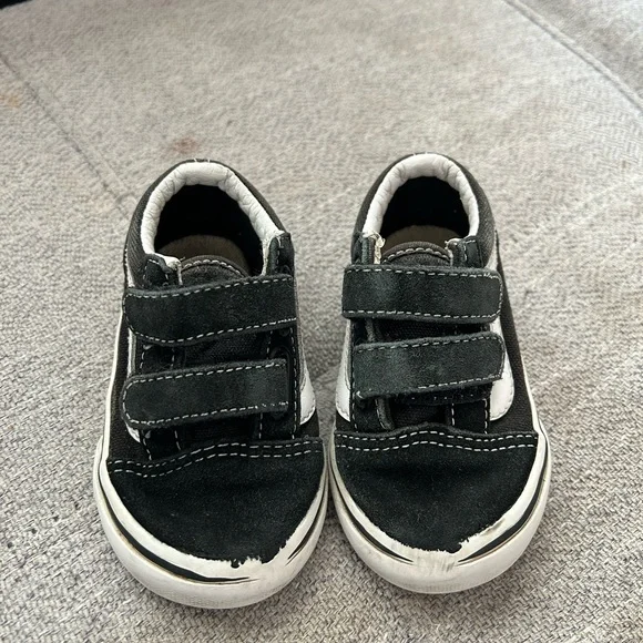 Vans Kids Black & White Velcro Old Skool Sneakers - Picture 2 of 6